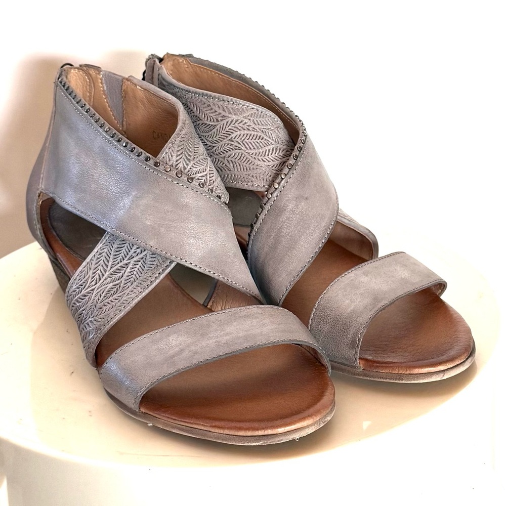 Miz Mooz Candace Gray Leather Sandals - Picture 2 of 9